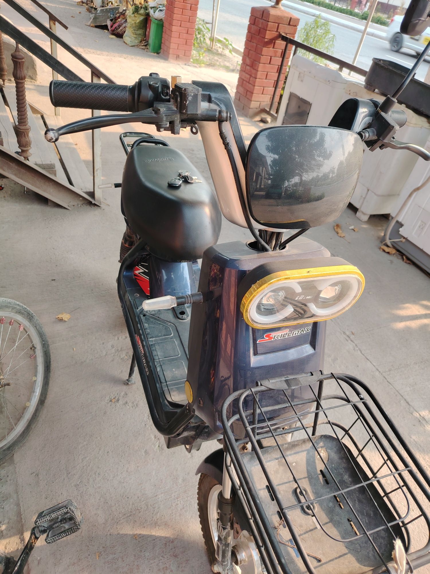 Skuter sotiladi 3mln