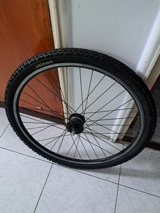 roata de  28 inchi cu dinam