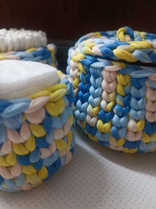 Корзинки для ванных принадлежностей