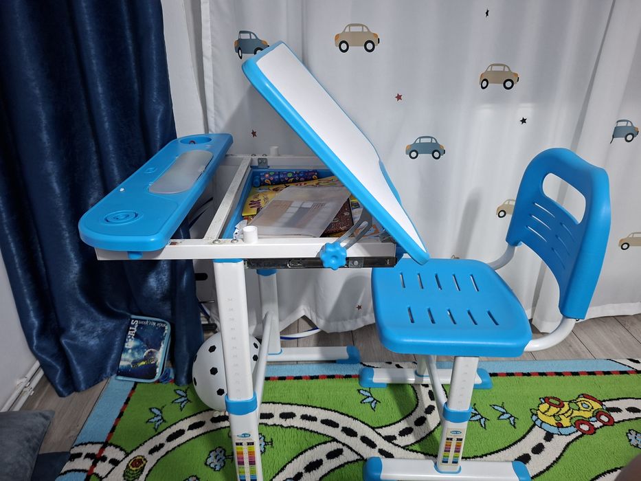 Vând Bibliotecă și set birou + scaun copii