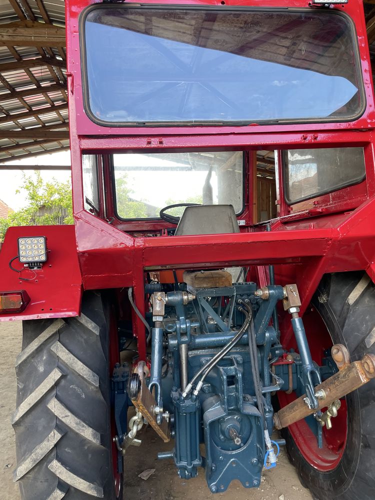 Vând tractor U650