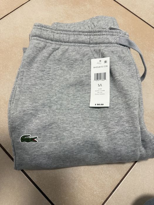 Vand pantaloni lacoste originali marimea L