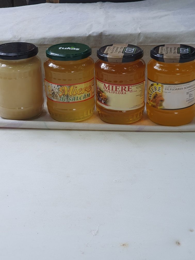 Mai multe sortimente de miere