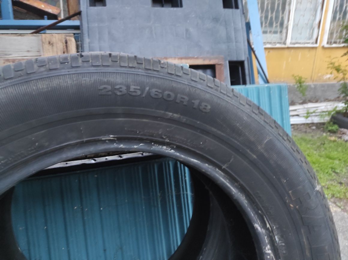 Гуми 235/60/18 бусуви