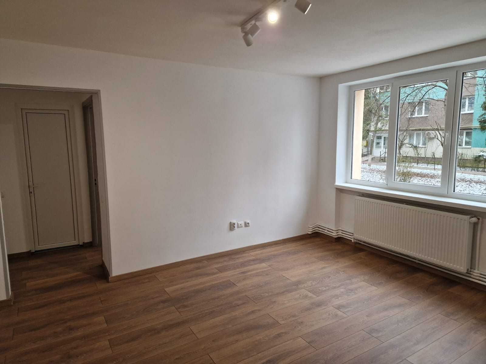 Spațiu renovat, central la câțiva pași de Liceul Petru Rareș