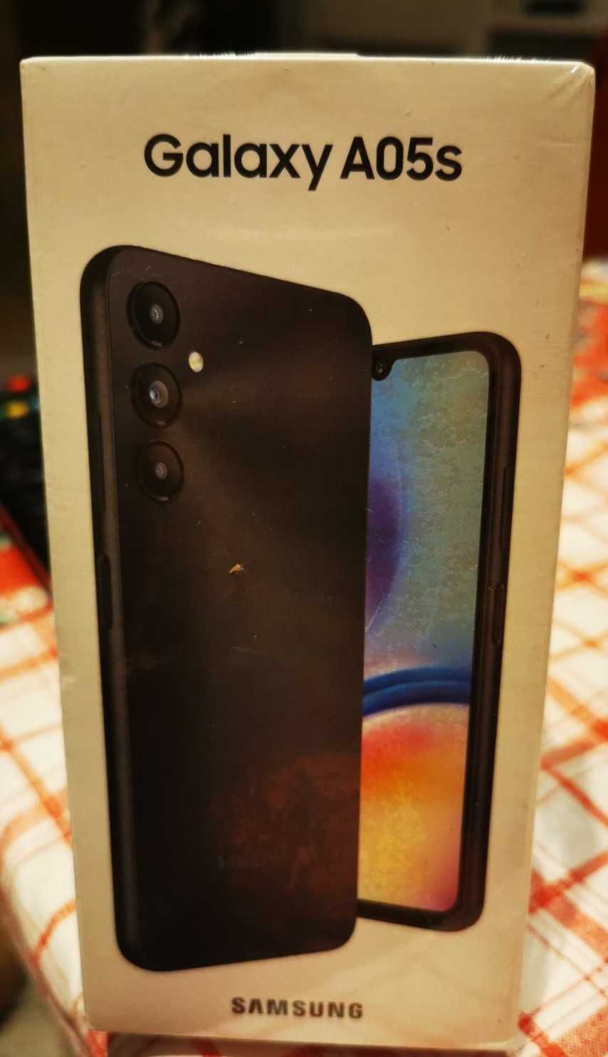Чисто нов Samsung Galaxy A05s с подарък слушалки