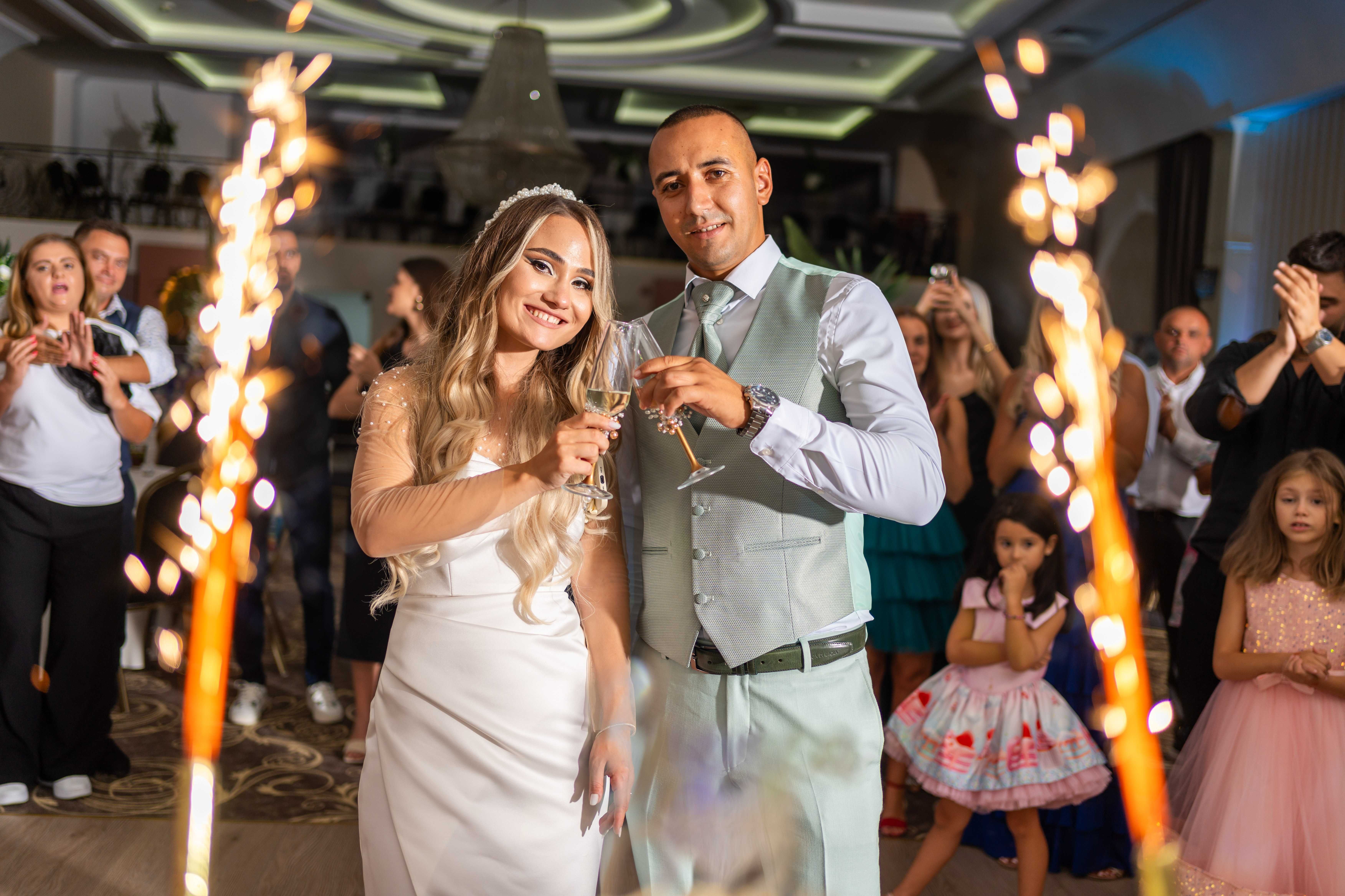 Fotograf Evenimente - Servicii Foto-Video Nunta Cununie Botez Majorat