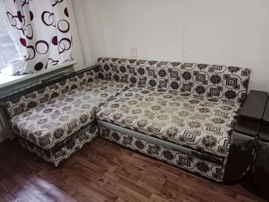 Продам уголвой диван, кресло