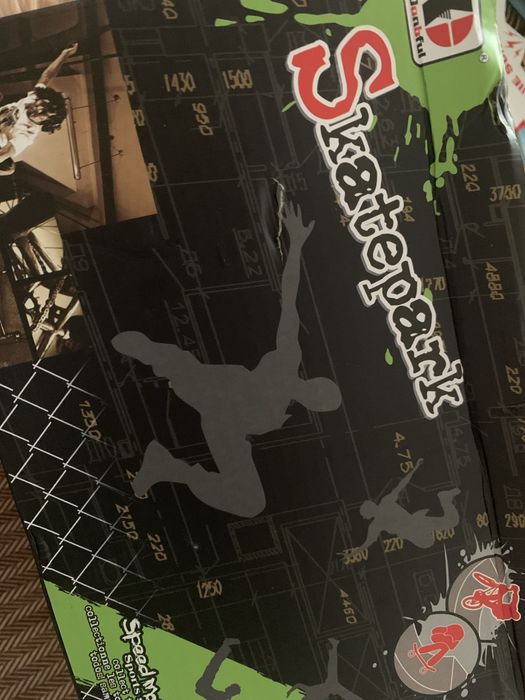 Joc baietii skate bord si role degetare