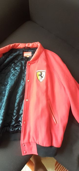 Vând geaca FERRARI