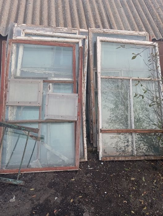 Отдам рамы с стеклами бесплатно