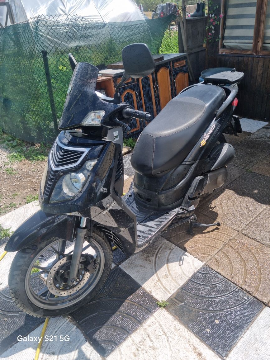 Скутер Beneli 150