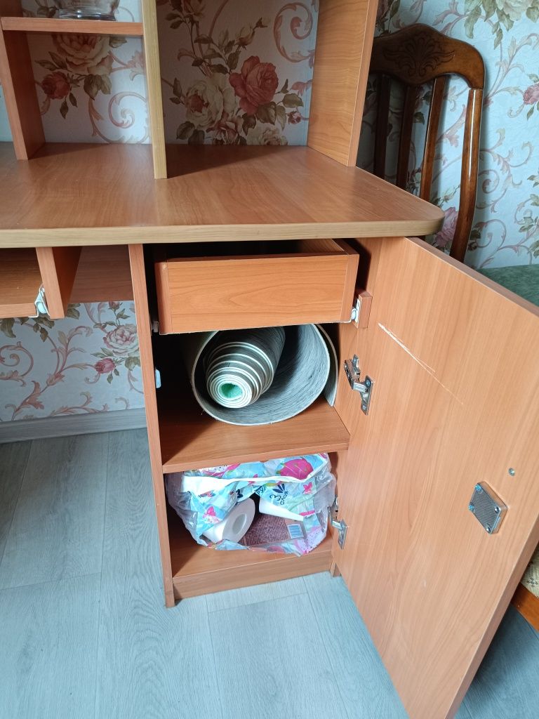 Компьютерный стол