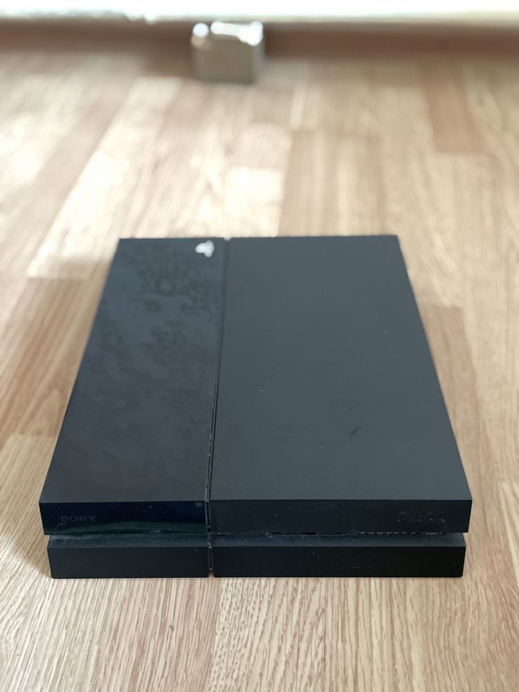 Продается новая PlayStation4