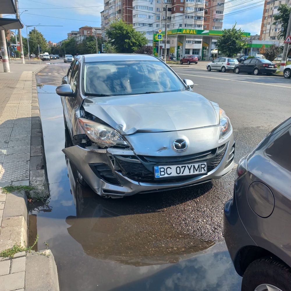 Vand Mazda 3 2010 (avariată)