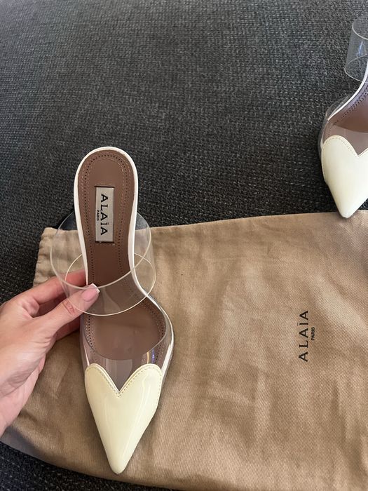 Обувки Alaia.               .