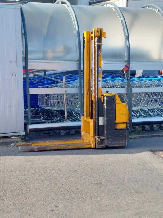 Вишки,Мотокари ,Ричтраци,стакери,колички под наем-гр.Русе