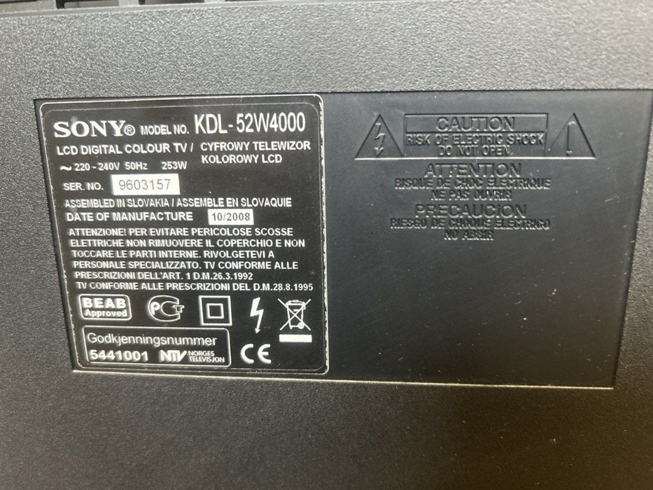 Televizor Sony sotiladi podstavkasi bn