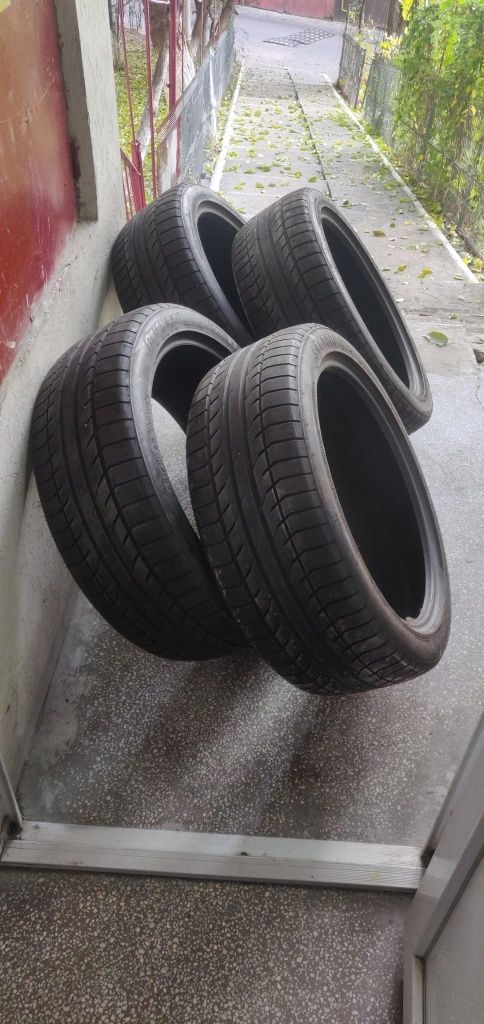 Set 4 Anvelope vara  235/45/R20