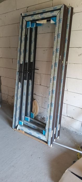 Vând uși termopan noi