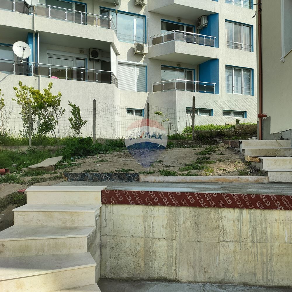 Продава се Къща в к.к. Слънчев ден - 300 кв.м за 1330 €/кв.м - Снимка #3