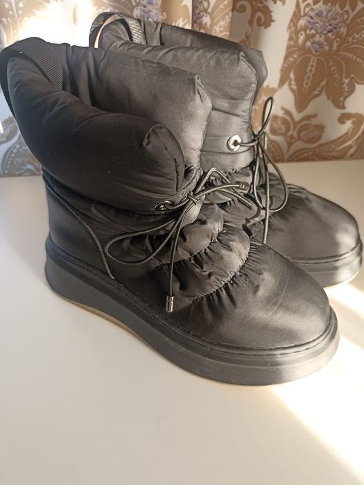 Продам зимние дутыши.