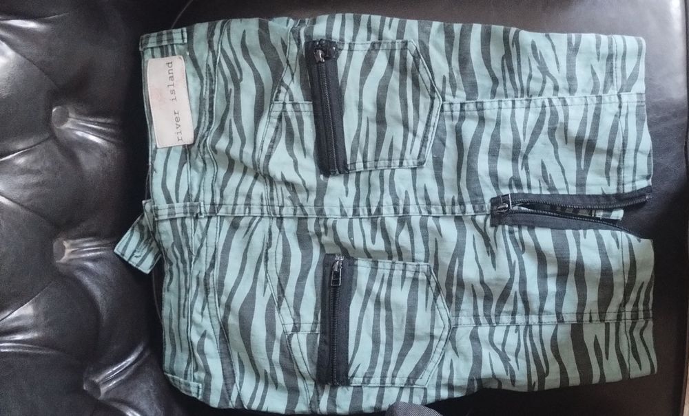 Дамска пола, размер М на River Island