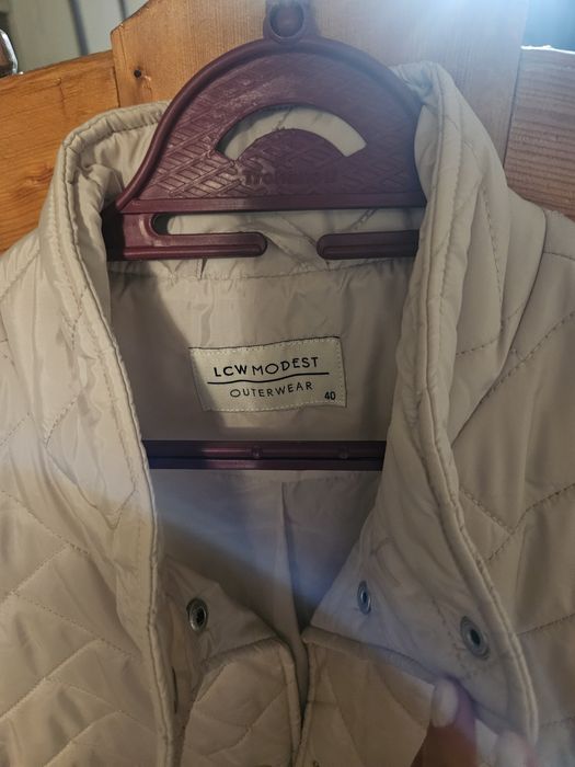 Бежов елек на LCWalkiki