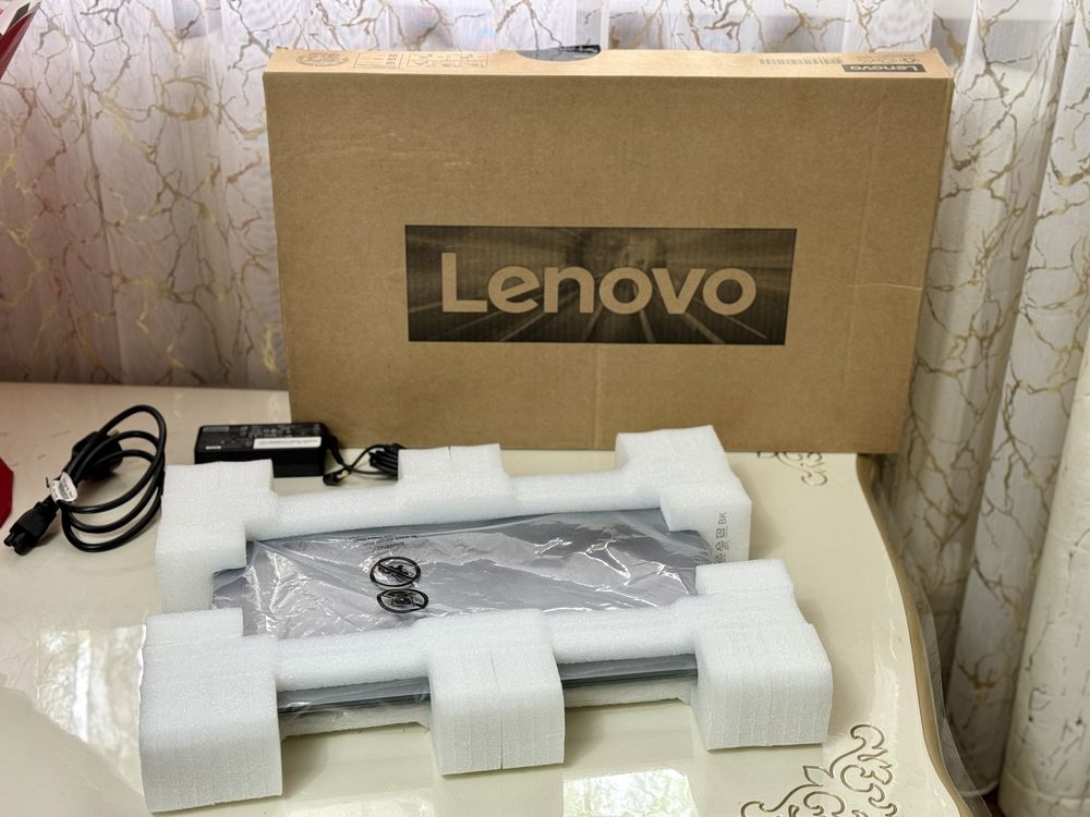 Абсолютно Новый Ноутбук Lenovo 15,7/ SSD/12th Gen