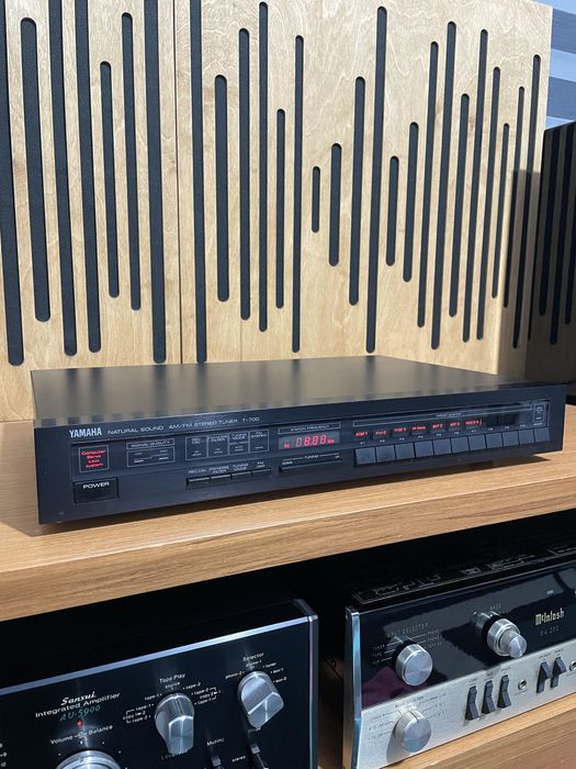 Tuner yamaha T-700
