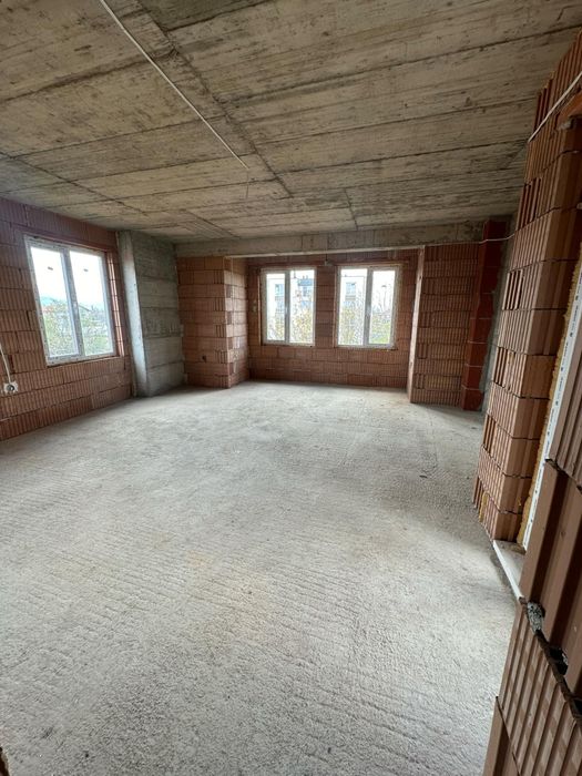 Тристаен апартамент в Кючук Париж