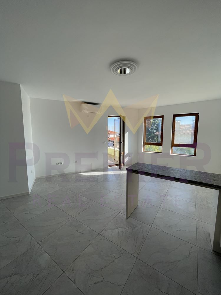 Продава се Тристаен апартамент в Варна, м-т Траката - 100 кв.м за 2280 €/кв.м - Снимка #5
