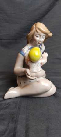 Фарфоровая статуэтка материнство зхк полонне