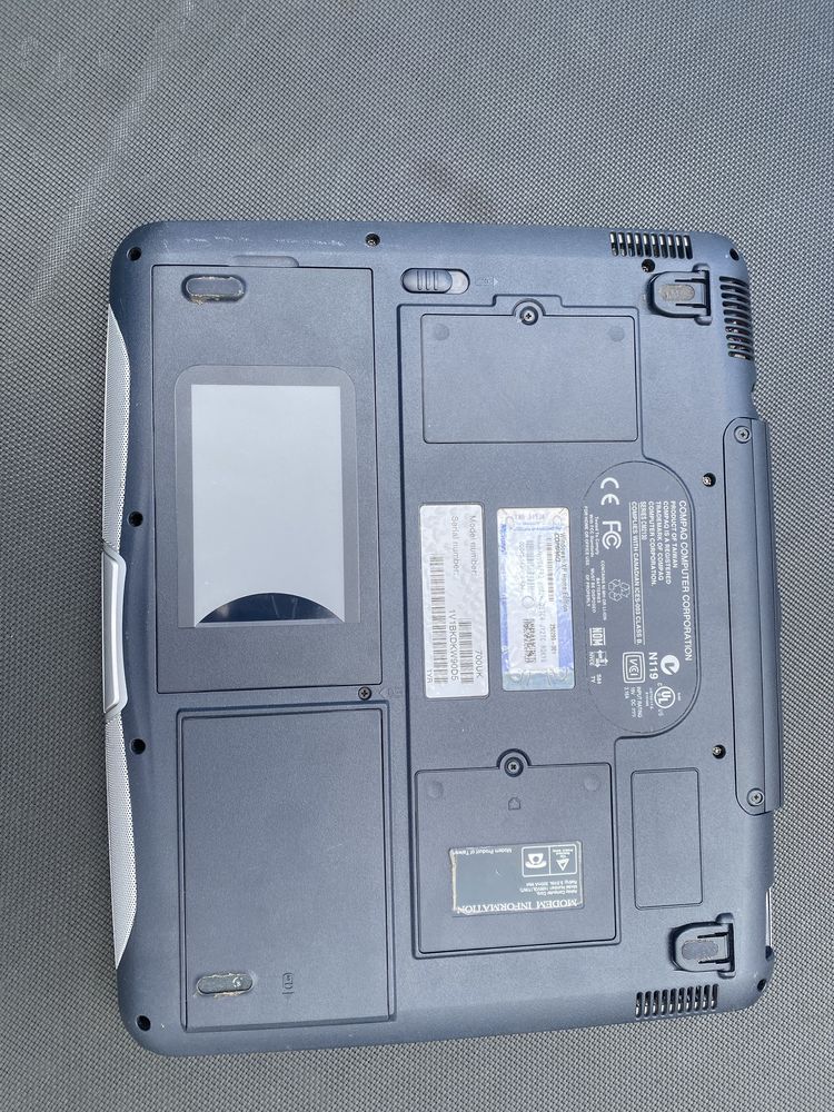Vand laptop compaq presario 700