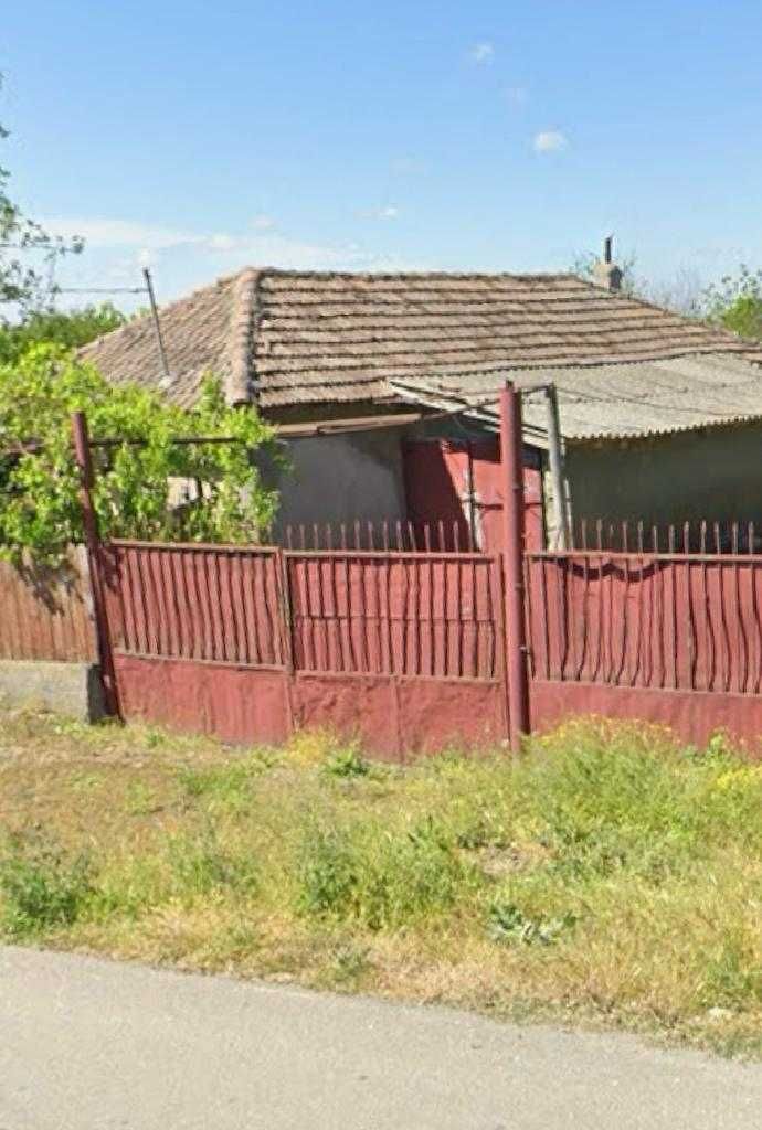 Casă tradițională, curte, garaj, beci, foișor și magazie - Topalu