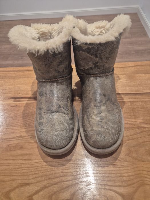 Ghete de zapada UGG