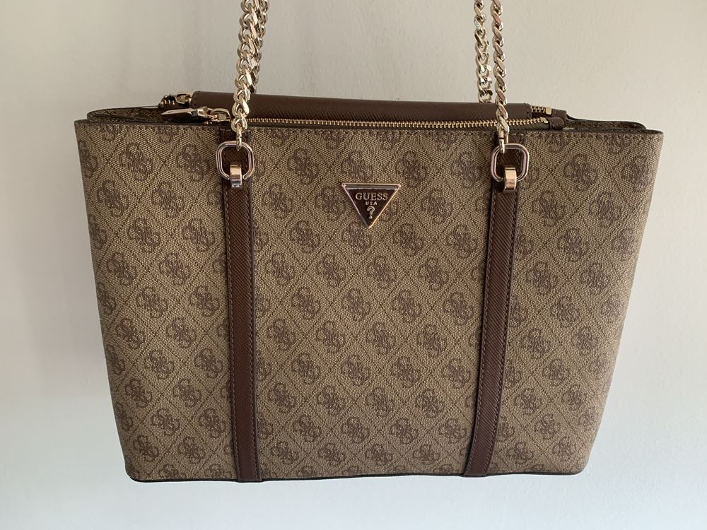 Дамска чанта Guess