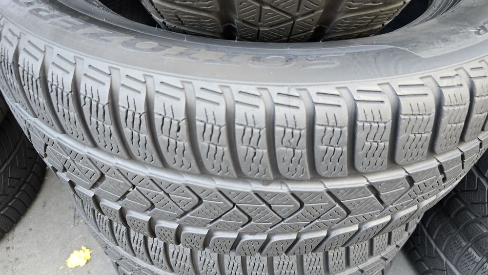 4 anvelope iarnă Pirelli 225/55/18 dot 2023