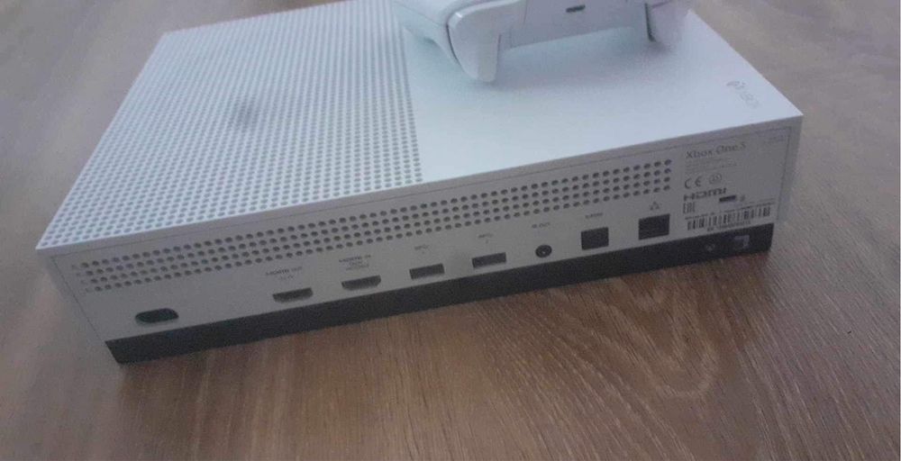 Xbox one s fara urmw de uzulra