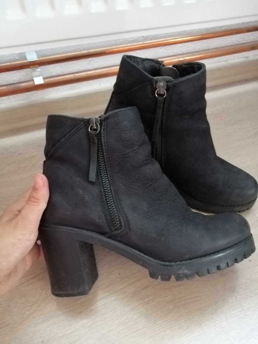Botine negre din piele