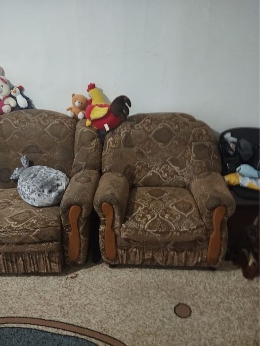 Продам диван и два кресла