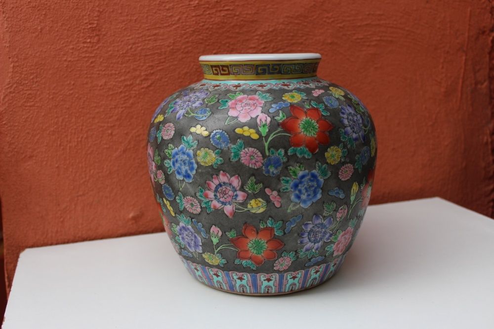 Vaza portelan de colectie CHINA, FAMILLE ROSE, sfarsit secolul 19