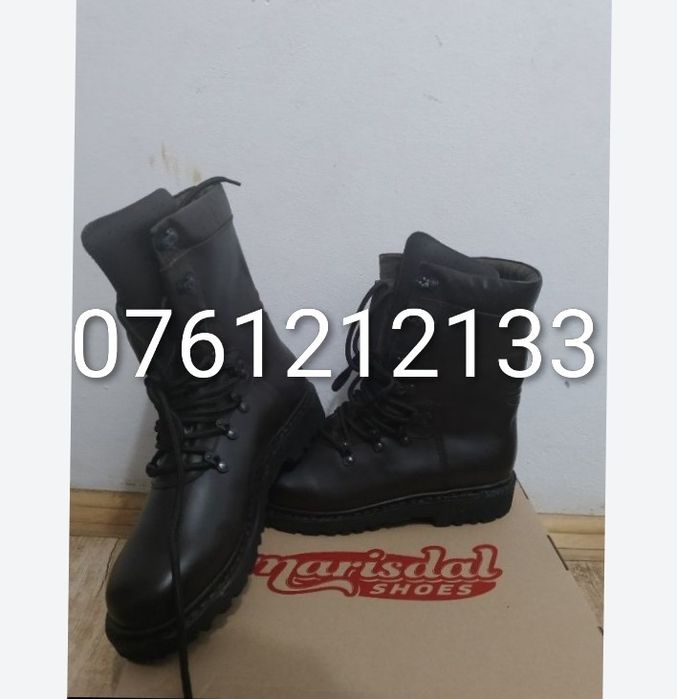 De vinzare bocanci militari