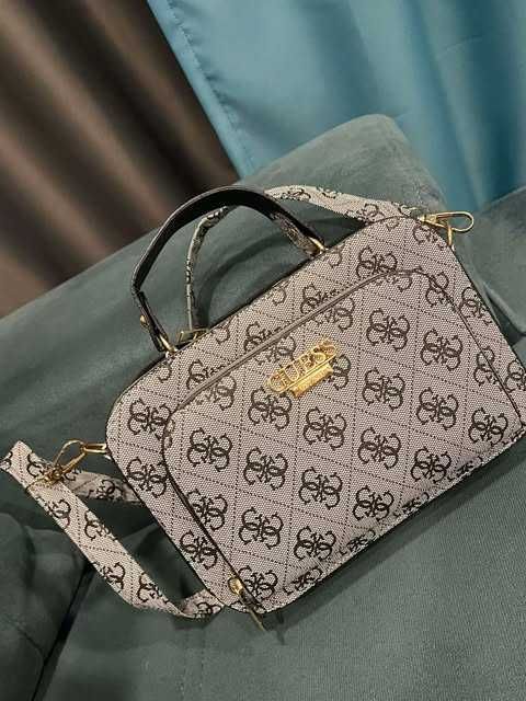 Нови чанти на GUESS и Calvin Klein