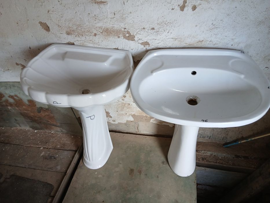 Б/у раковина с пьедесталом и квадратные раковины ,пьедесталы