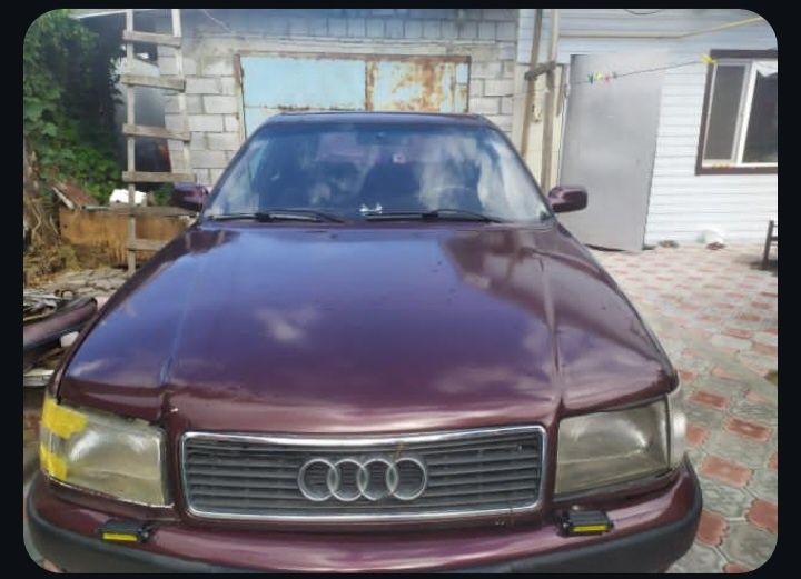 Автомобиль ауди с 4