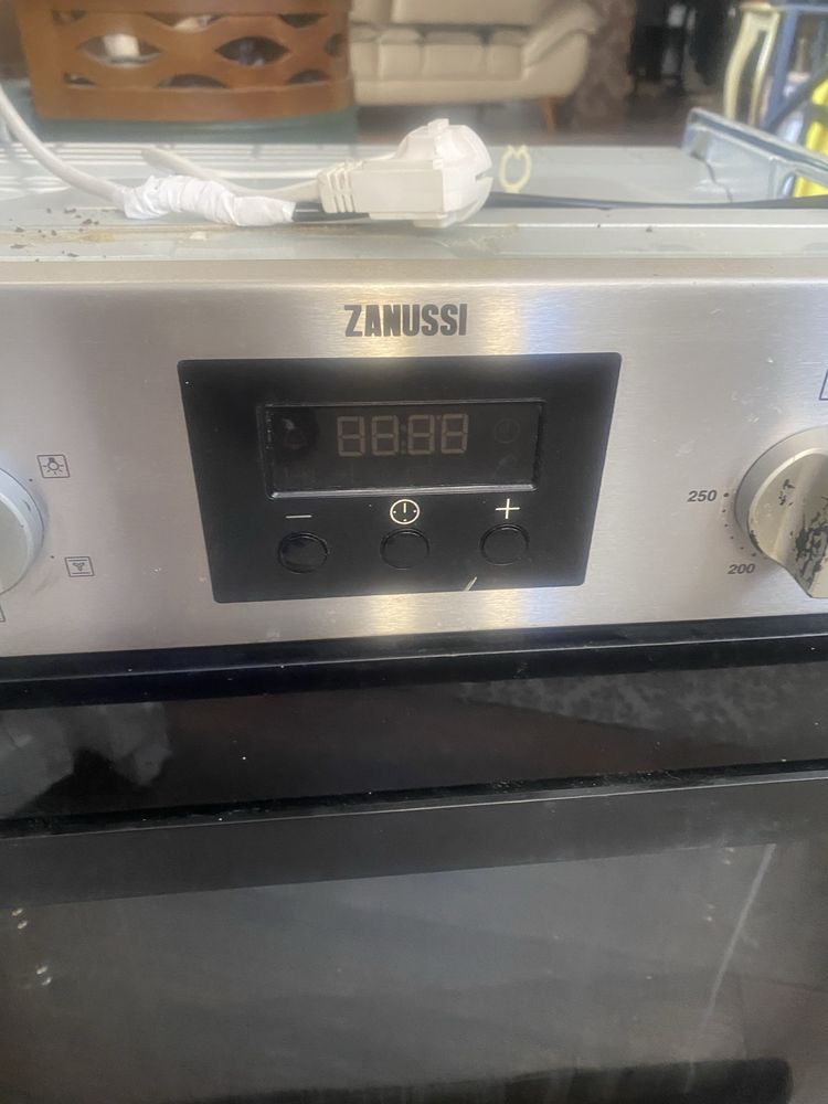 Фурна за вграждане Zanussi