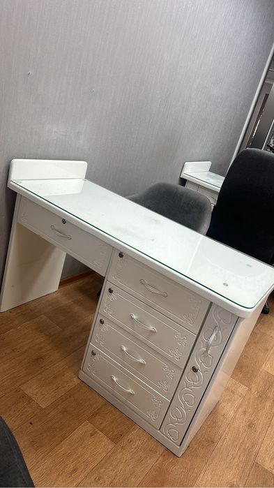 Маникюрный стол МДФ крашенный