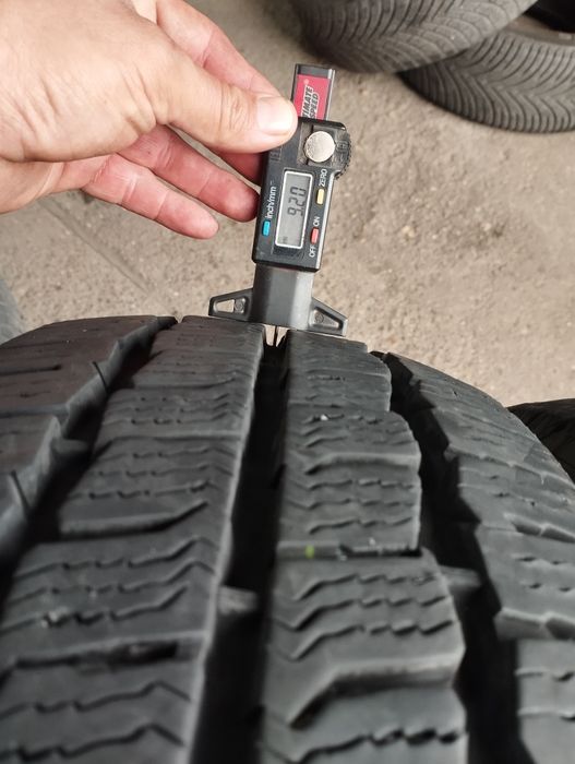 2 buc semi noi 215 65 16C Kumho iarna dot2024