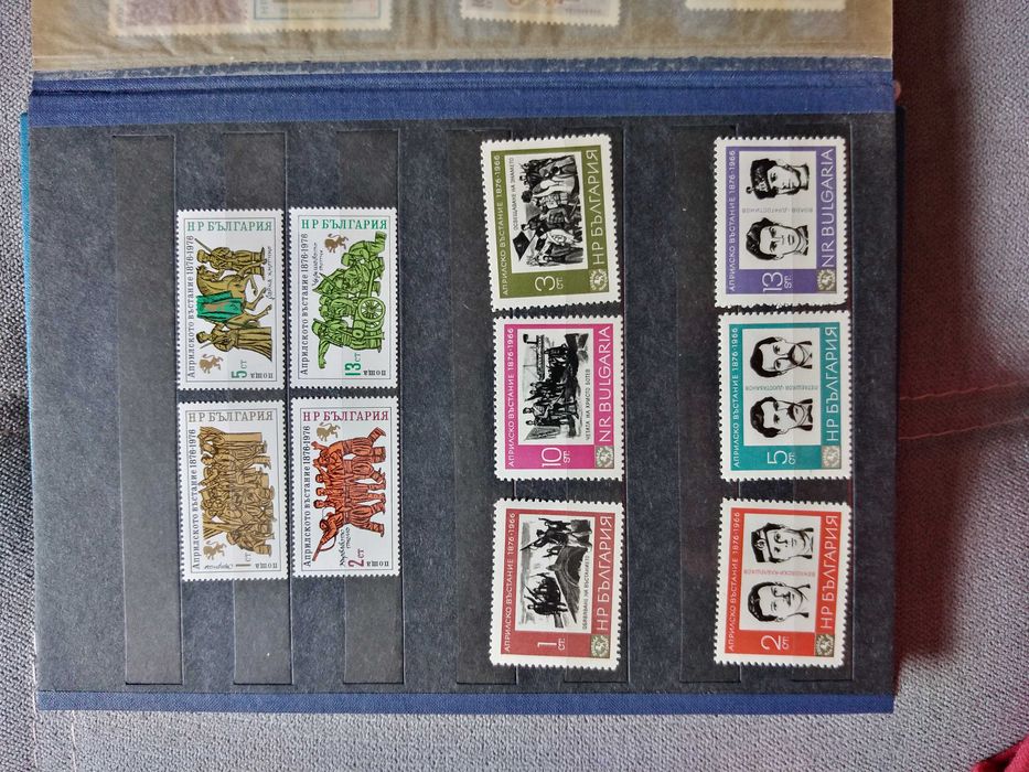 Класьор с марки България.